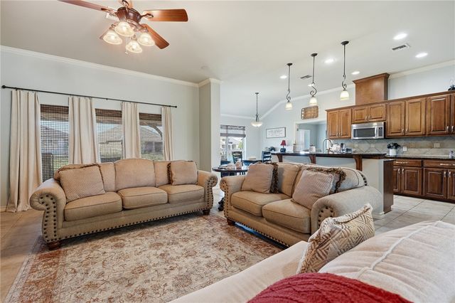 537 Pinehurst, Portland, TX 78374