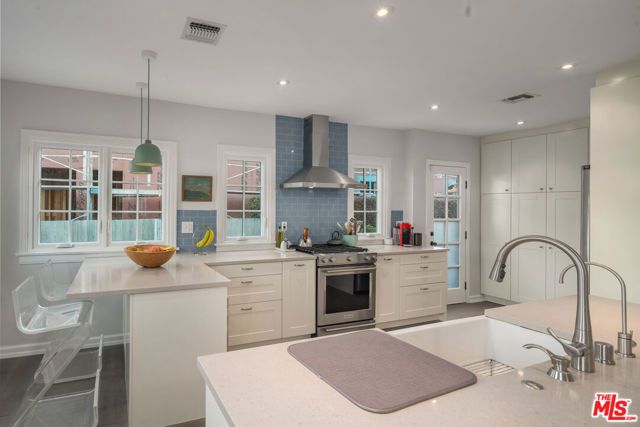 513 N Mansfield Avenue, Los Angeles, CA 90036