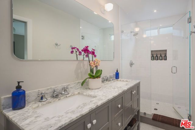 513 N Mansfield Avenue, Los Angeles, CA 90036