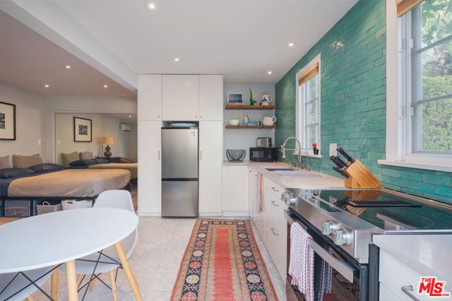 513 N Mansfield Avenue, Los Angeles, CA 90036