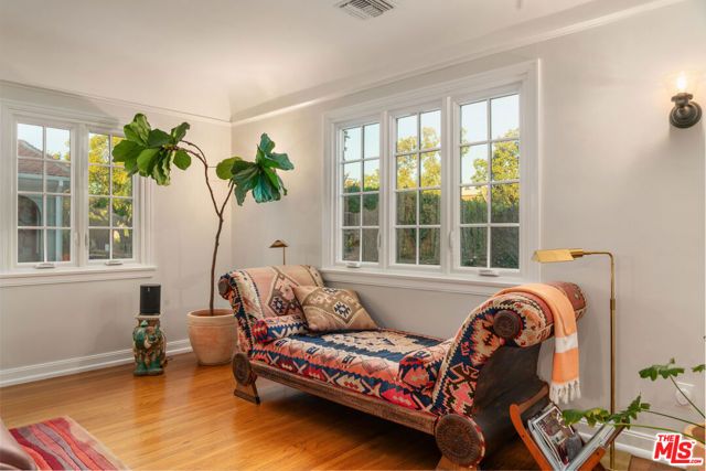 513 N Mansfield Avenue, Los Angeles, CA 90036