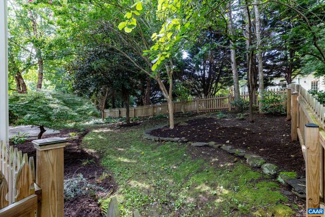 363 GRAYROCK DR, Crozet, VA 22932