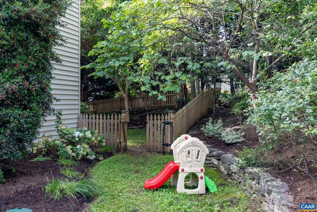363 GRAYROCK DR, Crozet, VA 22932