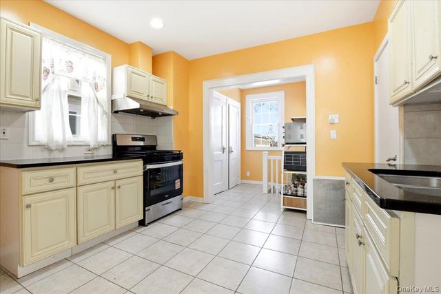 69-27 Manse Street, Forest Hills, NY 11375