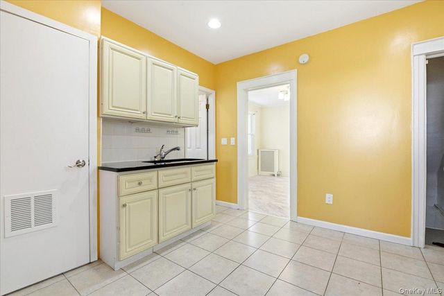 69-27 Manse Street, Forest Hills, NY 11375