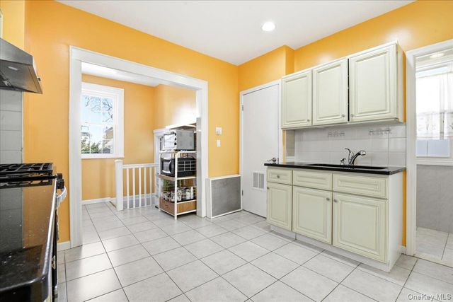 69-27 Manse Street, Forest Hills, NY 11375