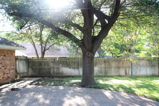 4900 Lake Hurst Drive, Waco, TX 76710