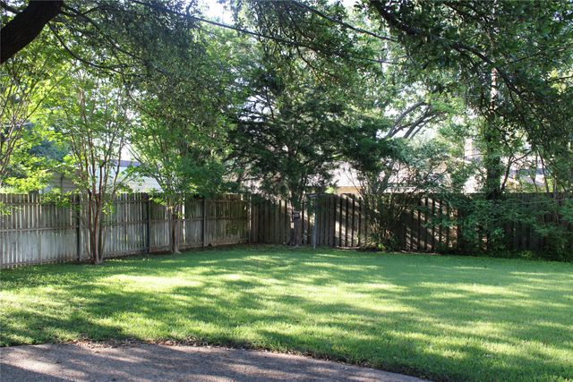 4900 Lake Hurst Drive, Waco, TX 76710