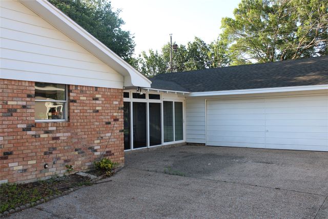 4900 Lake Hurst Drive, Waco, TX 76710