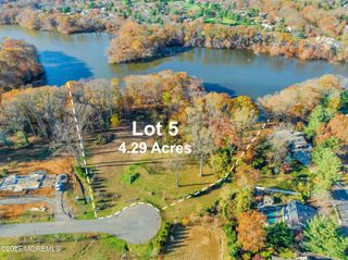 11 Bucchop Lane, 5, Red Bank, NJ 07701