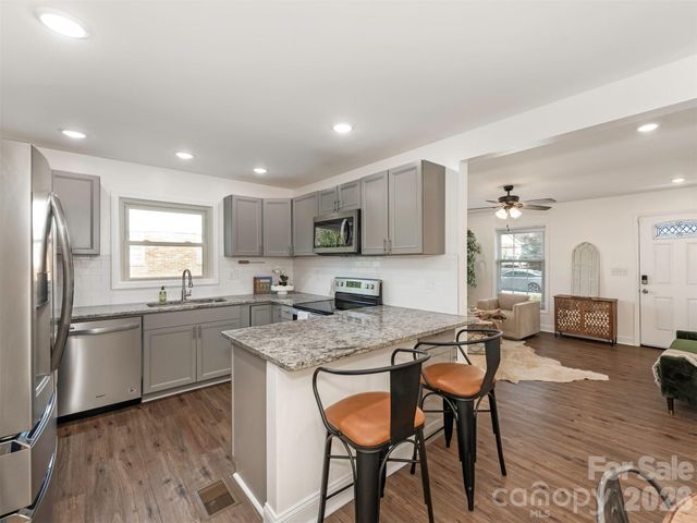 4014 Fieldcrest Road, Charlotte, NC 28217