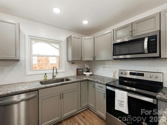 4014 Fieldcrest Road, Charlotte, NC 28217