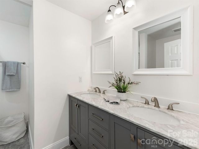 4014 Fieldcrest Road, Charlotte, NC 28217