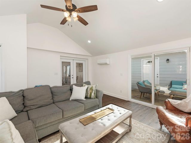 4014 Fieldcrest Road, Charlotte, NC 28217