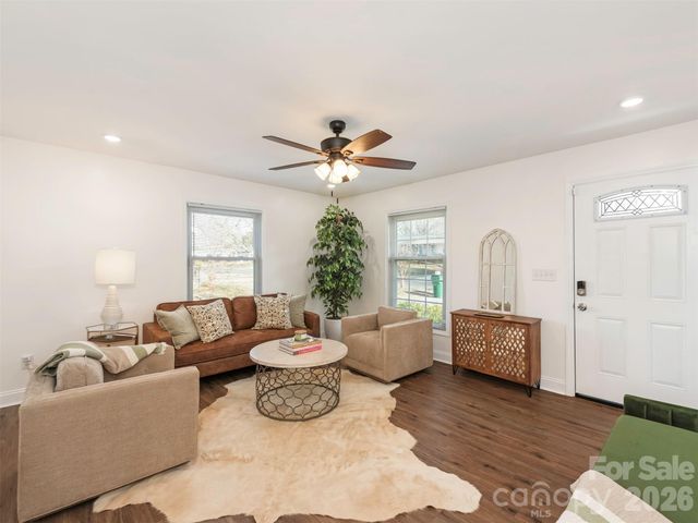 4014 Fieldcrest Road, Charlotte, NC 28217