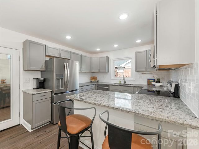 4014 Fieldcrest Road, Charlotte, NC 28217