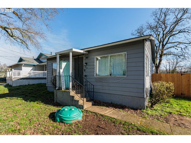 474 N 6th St, St Helens, OR 97051