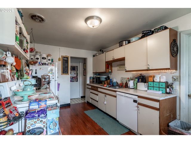 474 N 6th St, St Helens, OR 97051