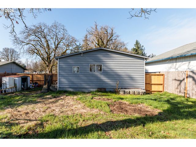 474 N 6th St, St Helens, OR 97051