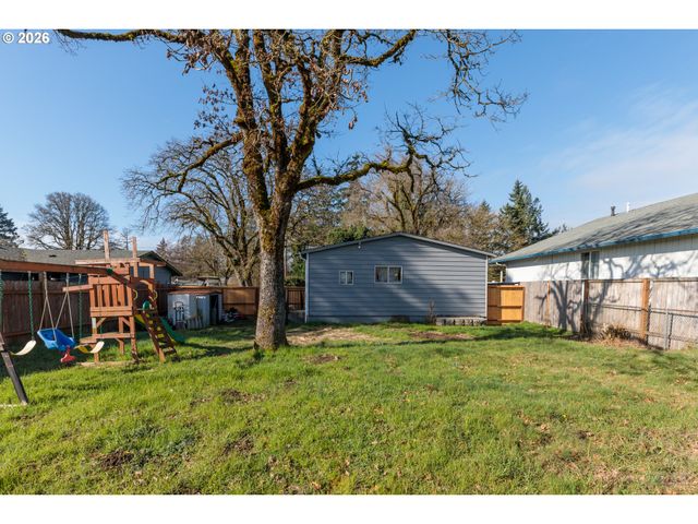 474 N 6th St, St Helens, OR 97051