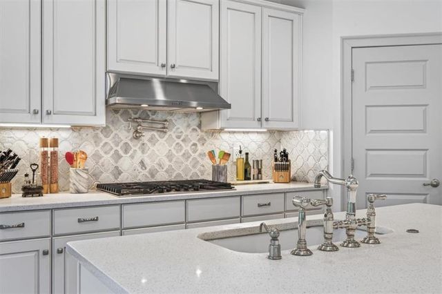 123 Grove View Road, Woodstock, GA 30189