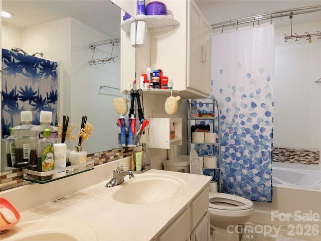 8703 Earthenware Drive, Charlotte, NC 28269