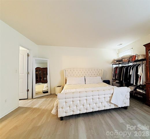 8703 Earthenware Drive, Charlotte, NC 28269