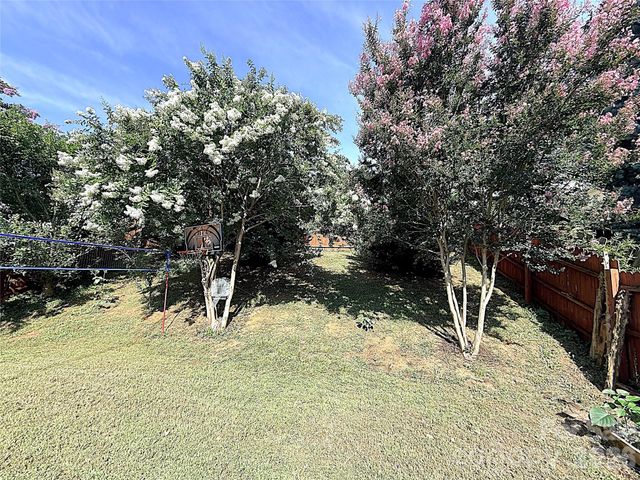 8703 Earthenware Drive, Charlotte, NC 28269