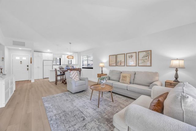 836 Club Drive, Palm Beach Gardens, FL 33418