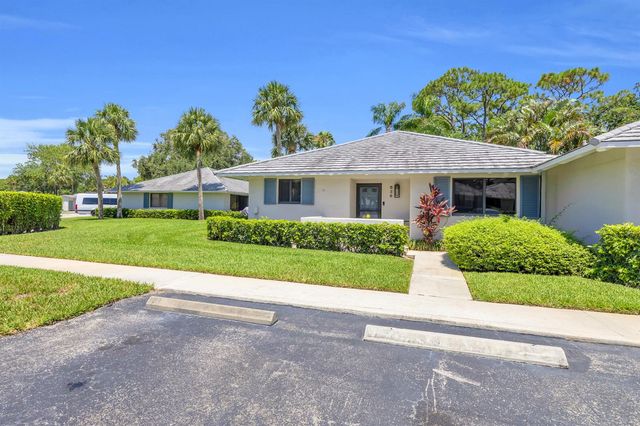 836 Club Drive, Palm Beach Gardens, FL 33418