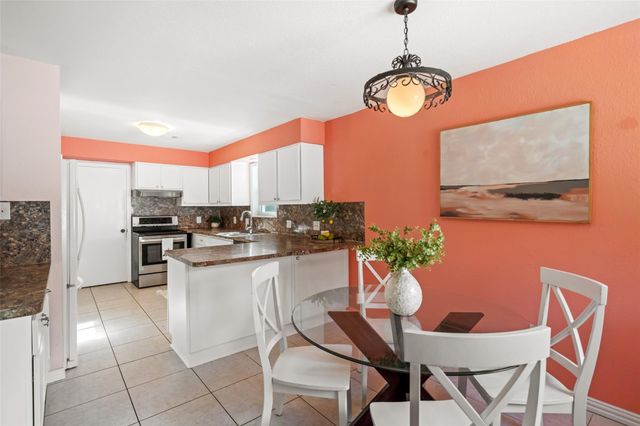 7714 Pecanwood Street, Hitchcock, TX 77563