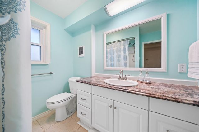 7714 Pecanwood Street, Hitchcock, TX 77563