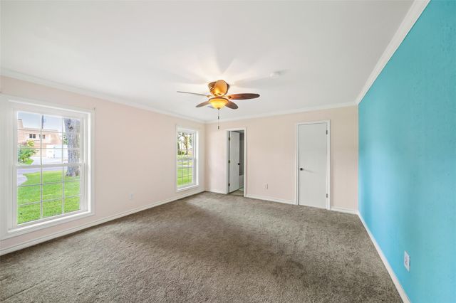 7714 Pecanwood Street, Hitchcock, TX 77563