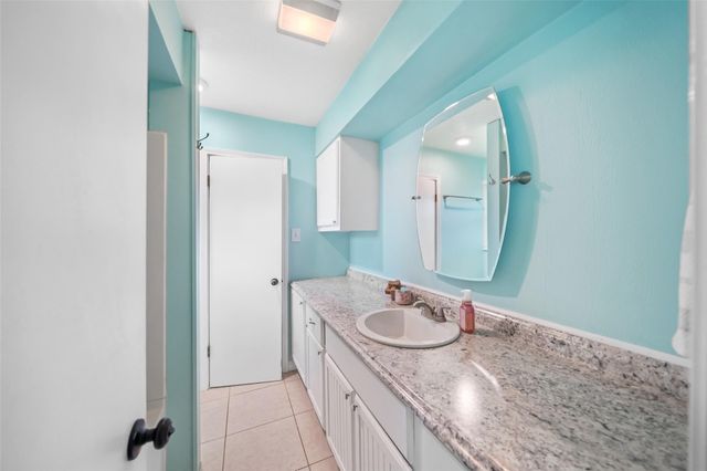 7714 Pecanwood Street, Hitchcock, TX 77563