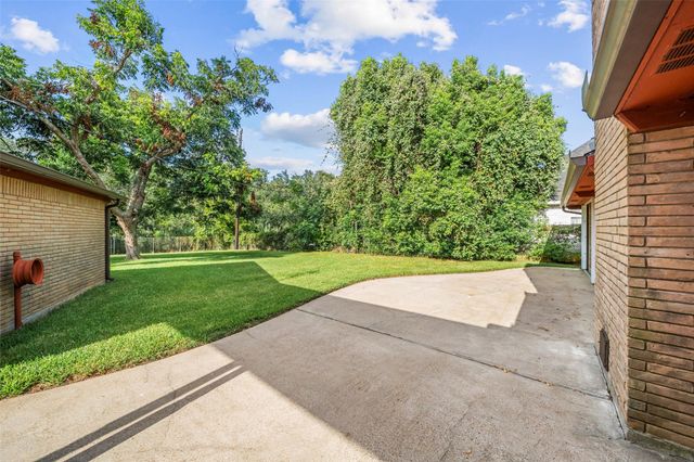 7714 Pecanwood Street, Hitchcock, TX 77563