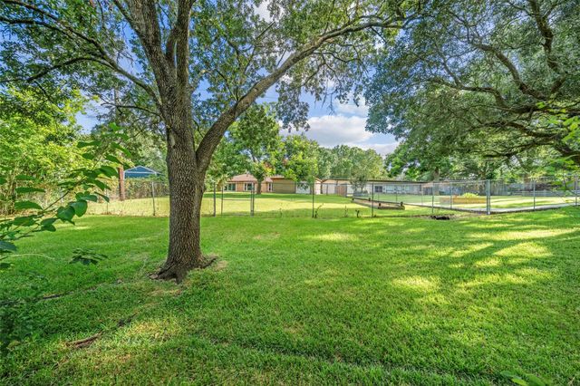 7714 Pecanwood Street, Hitchcock, TX 77563