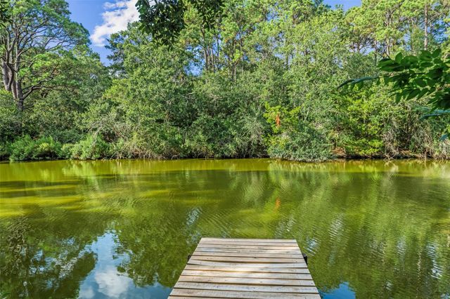 7714 Pecanwood Street, Hitchcock, TX 77563