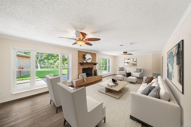 7714 Pecanwood Street, Hitchcock, TX 77563