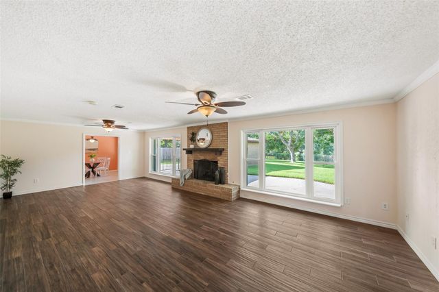 7714 Pecanwood Street, Hitchcock, TX 77563