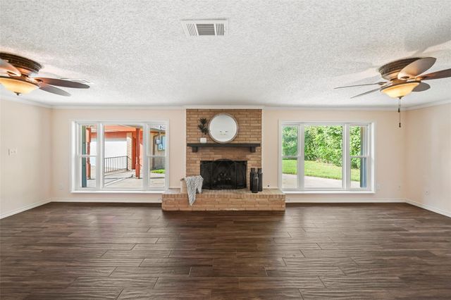 7714 Pecanwood Street, Hitchcock, TX 77563