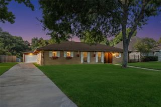 7714 Pecanwood Street, Hitchcock, TX 77563