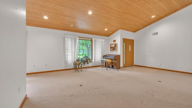W8284 S County Road A, Wild Rose, WI 54984