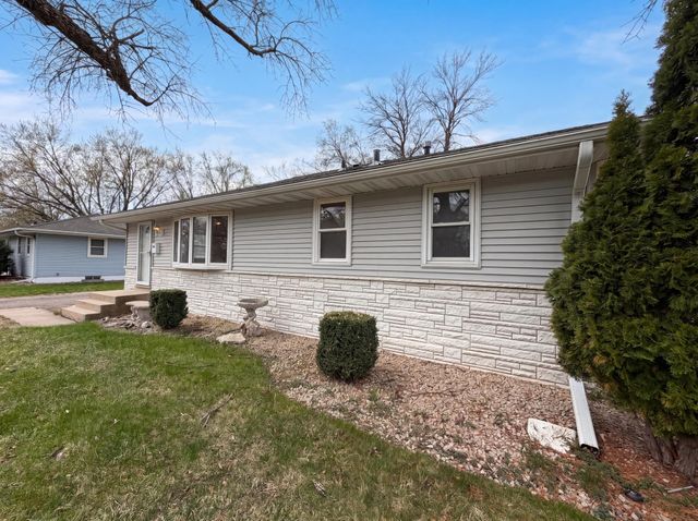 6319 Perry Avenue N, Brooklyn Center, MN 55429