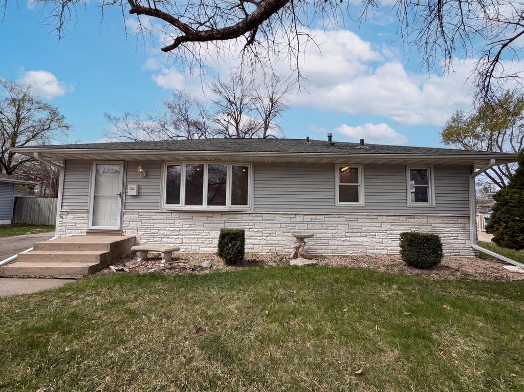 6319 Perry Avenue N, Brooklyn Center, MN 55429