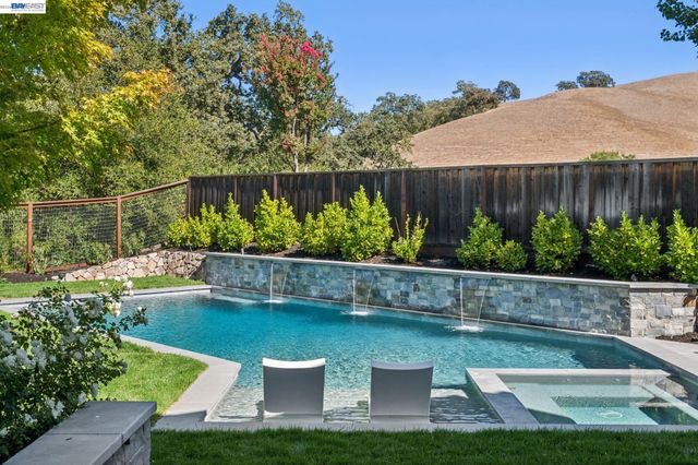 1026 McCauley Rd, Danville, CA 94526