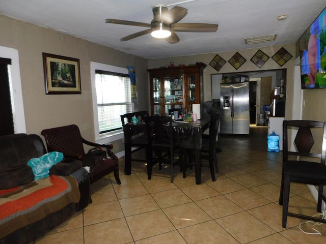 605 N F Street, Tulare, CA 93274