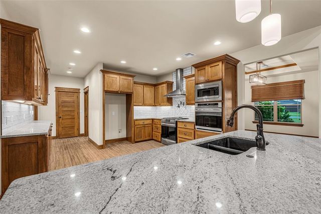 365 NW Mountain Lake Crest Crest, Lawton, OK 73507