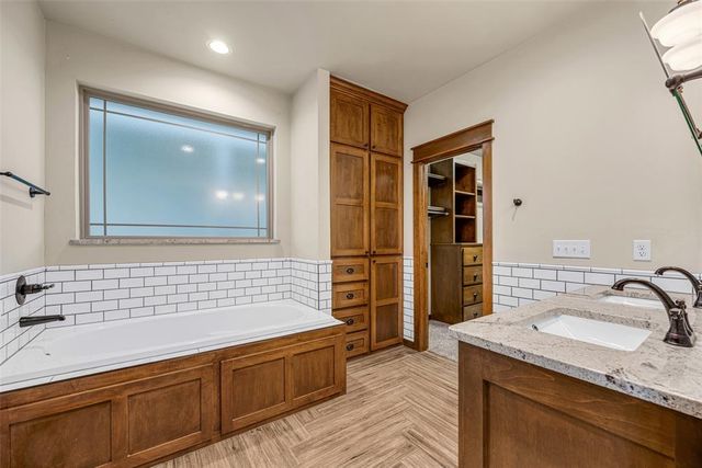 365 NW Mountain Lake Crest Crest, Lawton, OK 73507