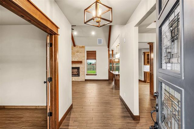 365 NW Mountain Lake Crest Crest, Lawton, OK 73507