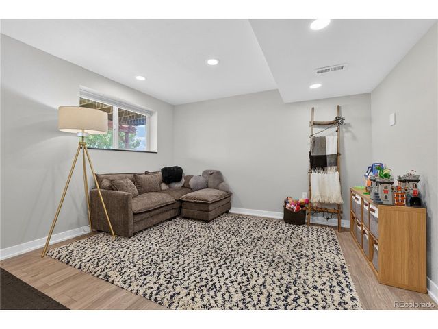 22104 E Belleview Ln, Aurora, CO 80015